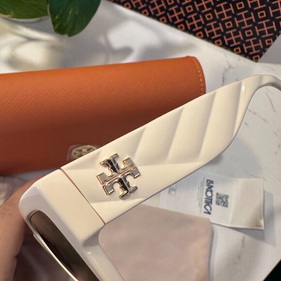 NWT! NEW! Tory Burch Kira Square Chevron Sunglasses -Ivory/Green - Picture 7 of 10